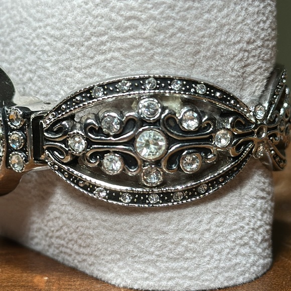 Hinged Cuff Bracelet Watch - Picture 7 of 12